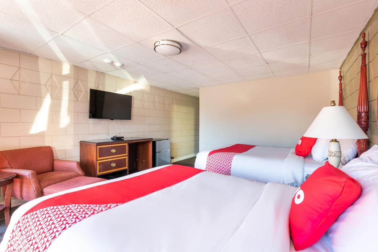 Oyo Hotel Malden Ma Broadway Extérieur photo
