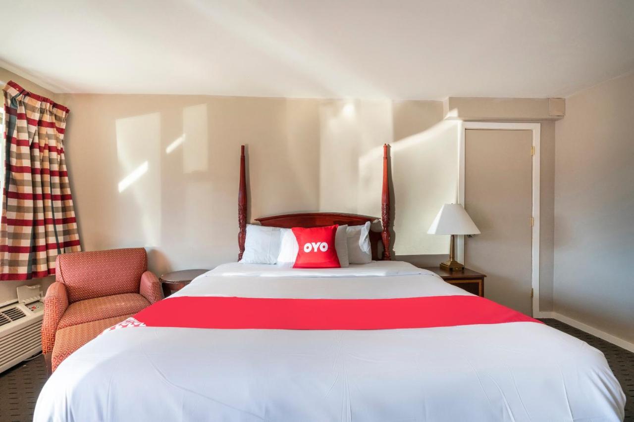 Oyo Hotel Malden Ma Broadway Extérieur photo