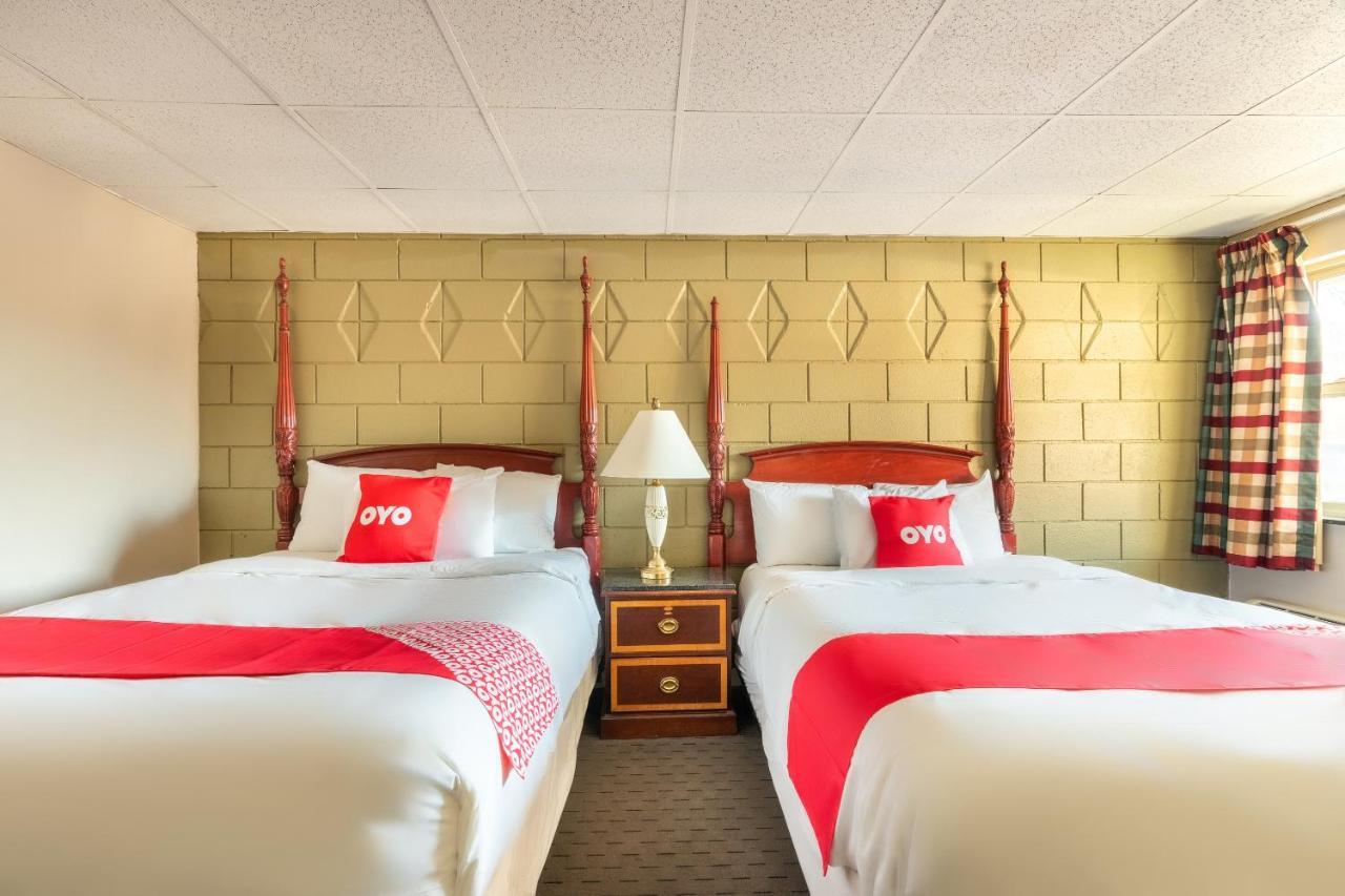 Oyo Hotel Malden Ma Broadway Extérieur photo