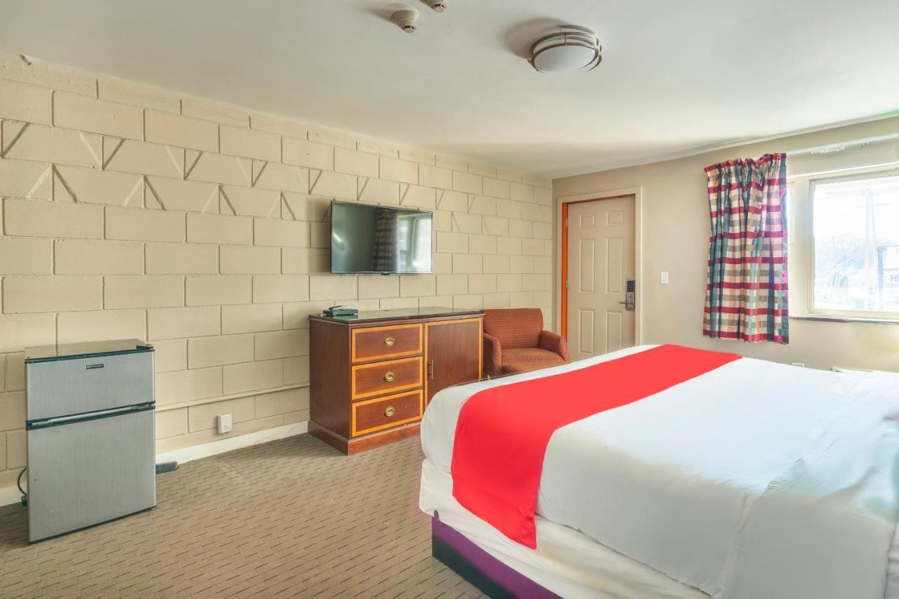 Oyo Hotel Malden Ma Broadway Extérieur photo