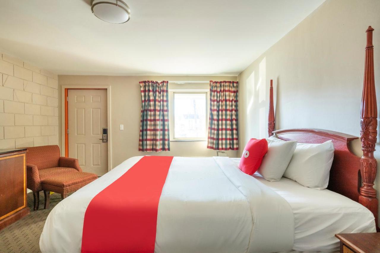 Oyo Hotel Malden Ma Broadway Extérieur photo