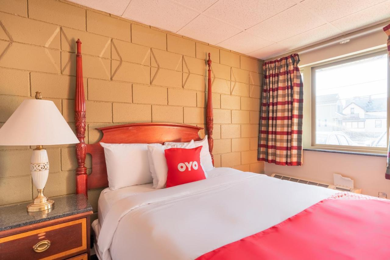 Oyo Hotel Malden Ma Broadway Extérieur photo