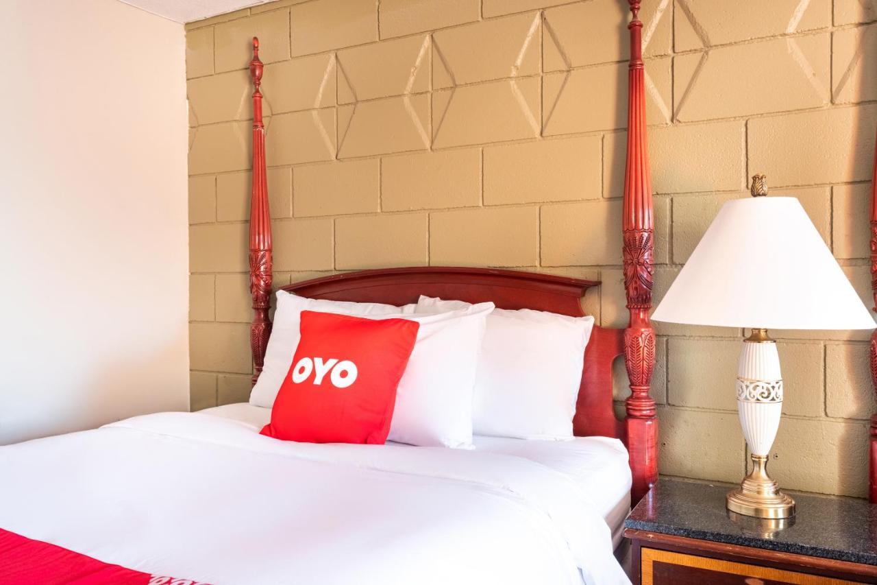 Oyo Hotel Malden Ma Broadway Extérieur photo