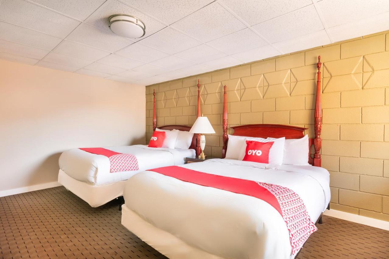 Oyo Hotel Malden Ma Broadway Extérieur photo