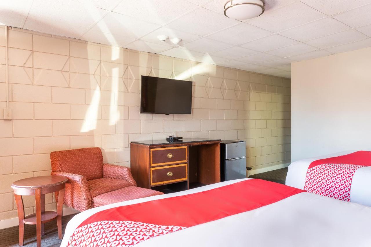 Oyo Hotel Malden Ma Broadway Extérieur photo